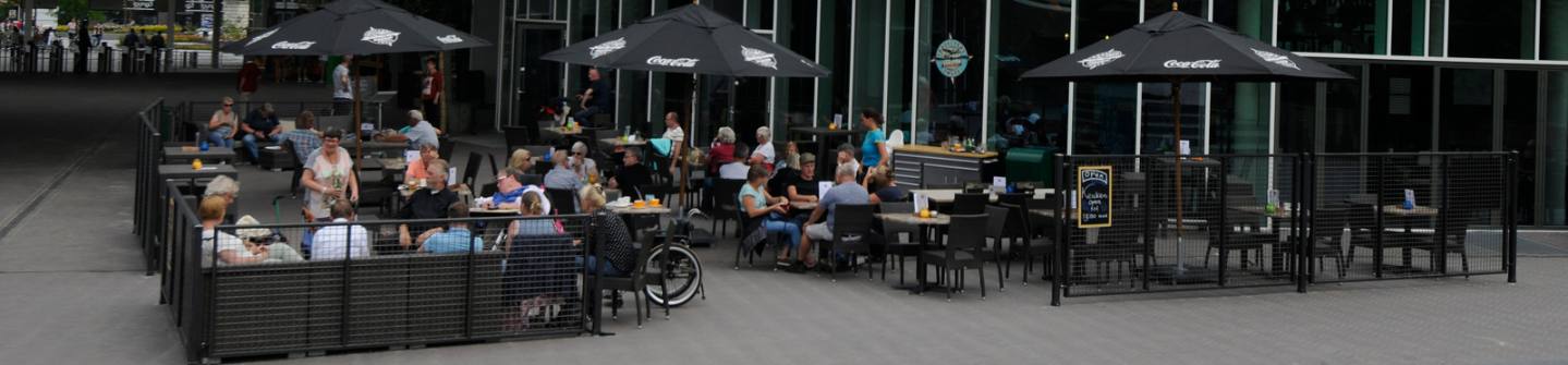 Banner Travellers' Taste buiten